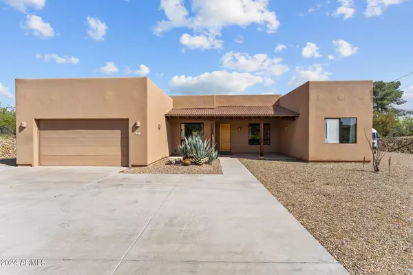 530 SUNNY COVE HEIGHTS Road, Wickenburg, AZ 85390