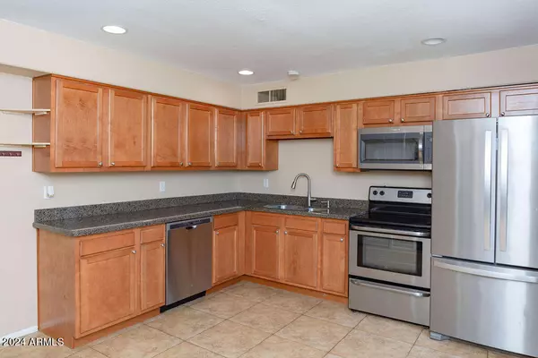 Chandler, AZ 85225,413 E OAKLAND Street