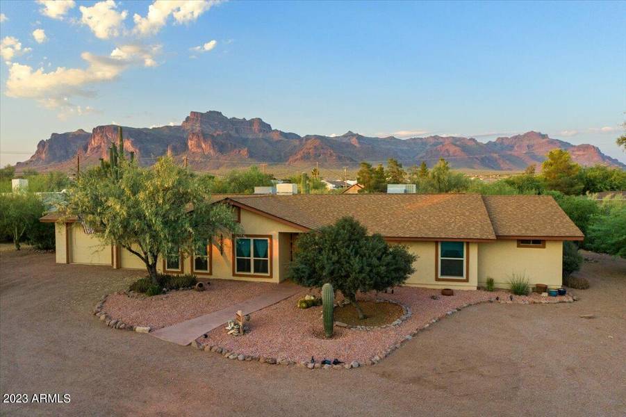 1291 S RED ROCK Court, Apache Junction, AZ 85119