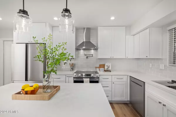 25432 S SEDONA Drive, Sun Lakes, AZ 85248