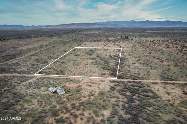 Pearce, AZ 85625,503 S Poppy Lane #57