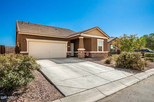 423 W MAMMOTH CAVE Drive, San Tan Valley, AZ 85140