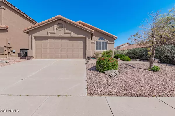 2032 E WINDSONG Drive, Phoenix, AZ 85048