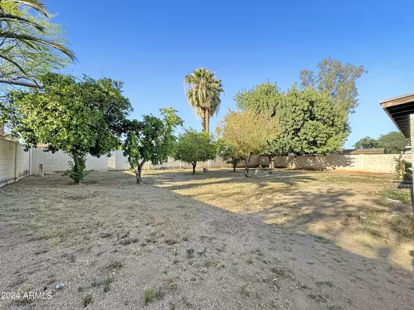 Phoenix, AZ 85032,4334 E GROVERS Avenue