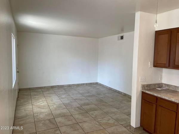 Phoenix, AZ 85020,1222 E Mountain View Road #107,204