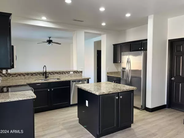 770 W OAK TREE Lane, San Tan Valley, AZ 85143