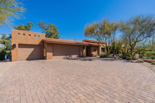 Carefree, AZ 85377,1037 N BOULDER Drive