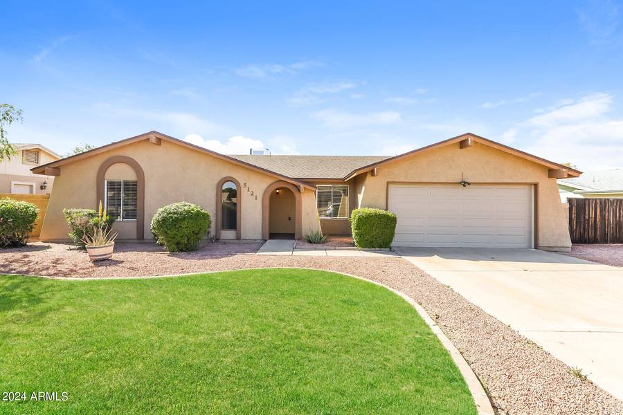 5121 W ROYAL PALM Road, Glendale, AZ 85302