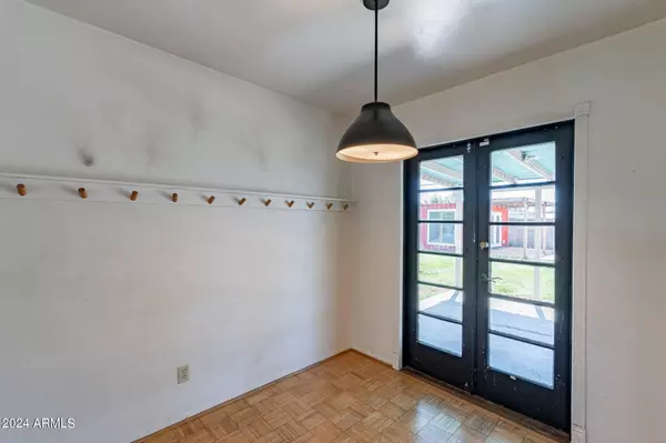 Phoenix, AZ 85015,1533 W VERDE Lane