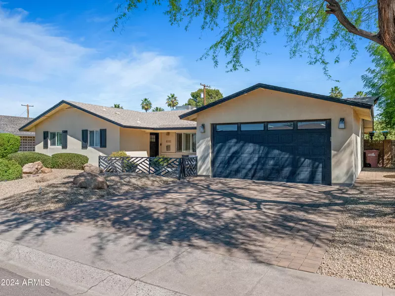 8332 E MINNEZONA Avenue, Scottsdale, AZ 85251