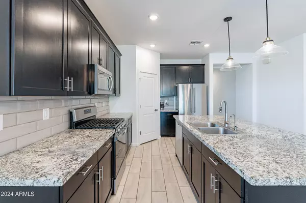 8877 N 185TH Drive, Waddell, AZ 85355