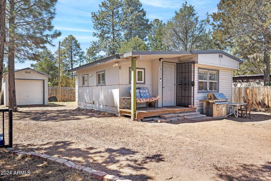 2065 PINE LAKE Drive, Overgaard, AZ 85933