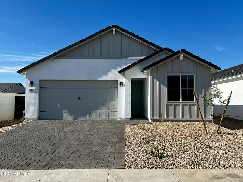 236 E LELAND Road, San Tan Valley, AZ 85140