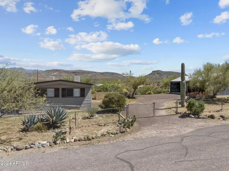 20405 E WAGON WHEEL Circle, Black Canyon City, AZ 85324