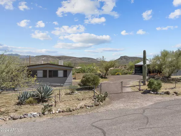 20405 E WAGON WHEEL Circle, Black Canyon City, AZ 85324