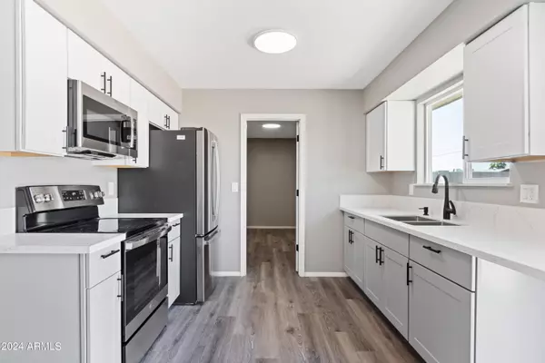 Mesa, AZ 85201,946 W HILLVIEW Street