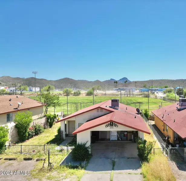 513 N Copper Hills Lane, Winkelman, AZ 85192