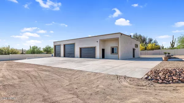 Apache Junction, AZ 85119,5770 E ROUNDUP Street