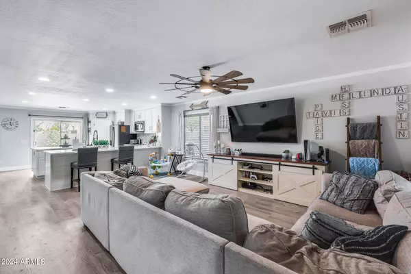 28112 N LIMESTONE Lane San Tan Valley, AZ 85143