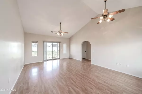Taylor, AZ 85939,747 E PEBBLE Lane