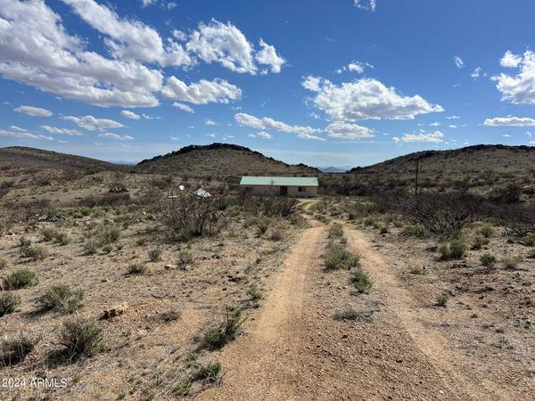 8273 E Stagecoach Road, Willcox, AZ 85643