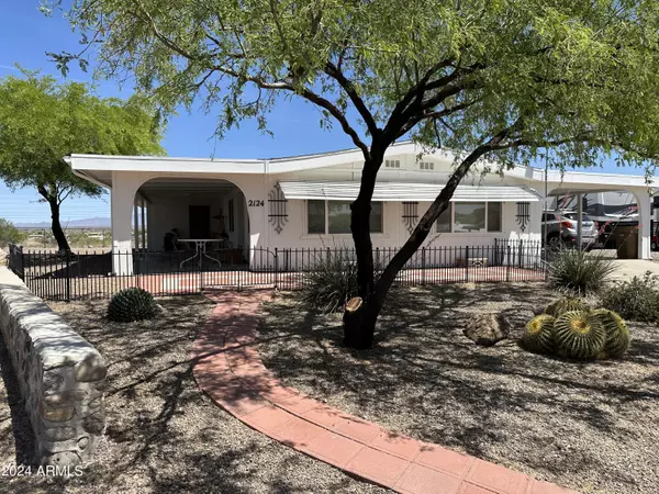 2124 W SMOKETREE Drive, Wickenburg, AZ 85390