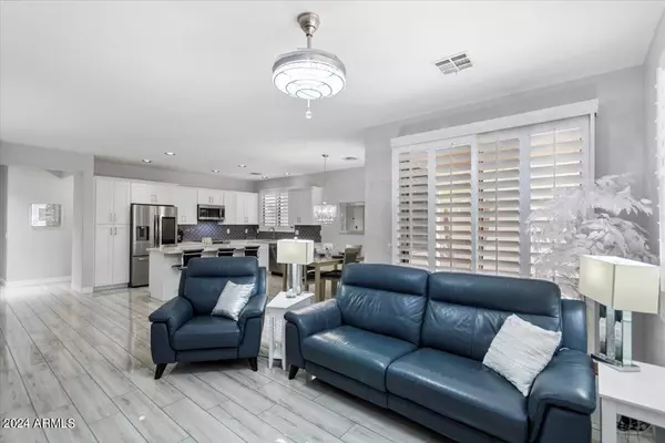 7015 E KIVA Avenue, Mesa, AZ 85209