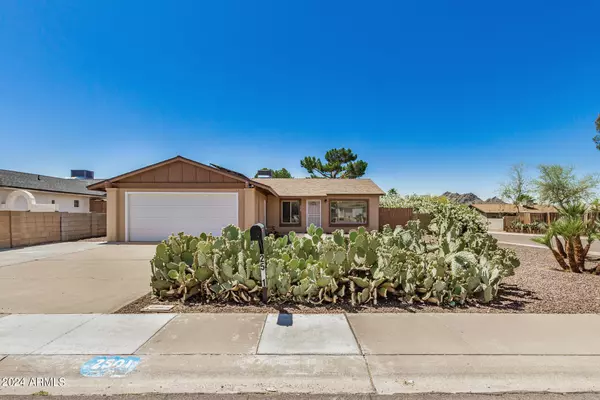 2501 E DAHLIA Drive, Phoenix, AZ 85032