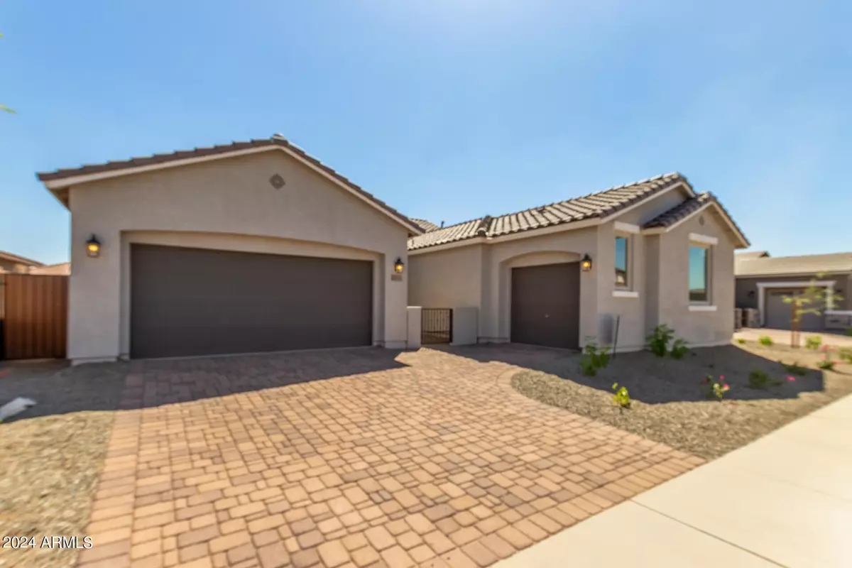 Queen Creek, AZ 85142,21735 E ROUNDUP Way N