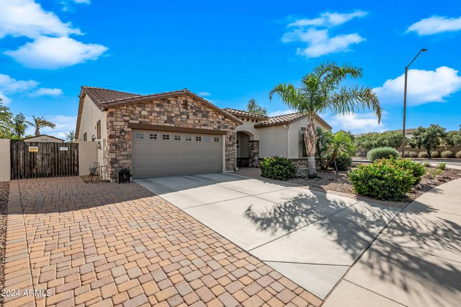 18097 W Ivy Lane, Surprise, AZ 85388