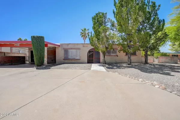 9020 E HENRY Place, Tucson, AZ 85710