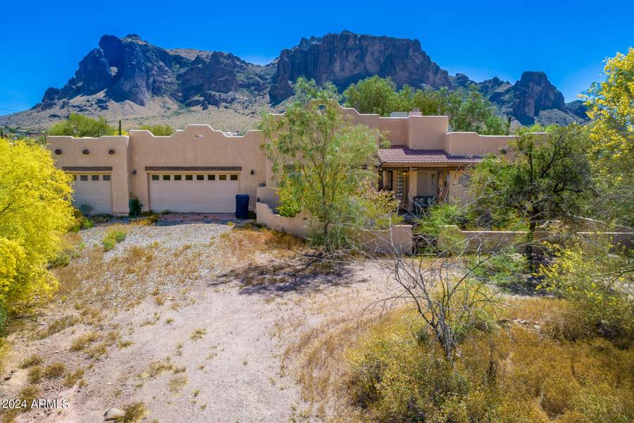 2675 N AL SIEBER Road, Apache Junction, AZ 85119