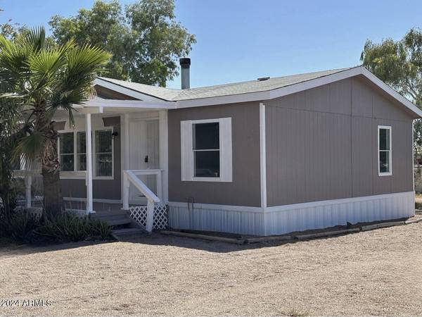 895 E 4th Avenue,  Apache Junction,  AZ 85119