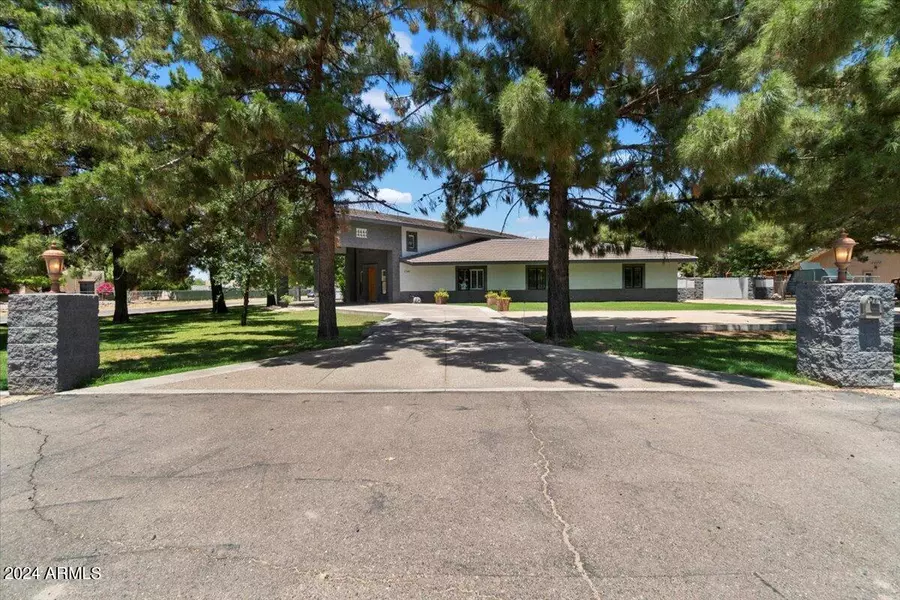 7740 W ORANGEWOOD Avenue, Glendale, AZ 85303