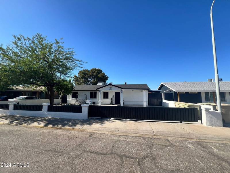 7836 W OREGON Avenue, Glendale, AZ 85303