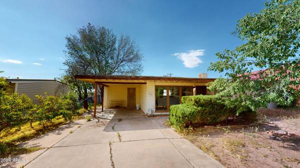 Holbrook, AZ 86025,223 ENCANTO Drive