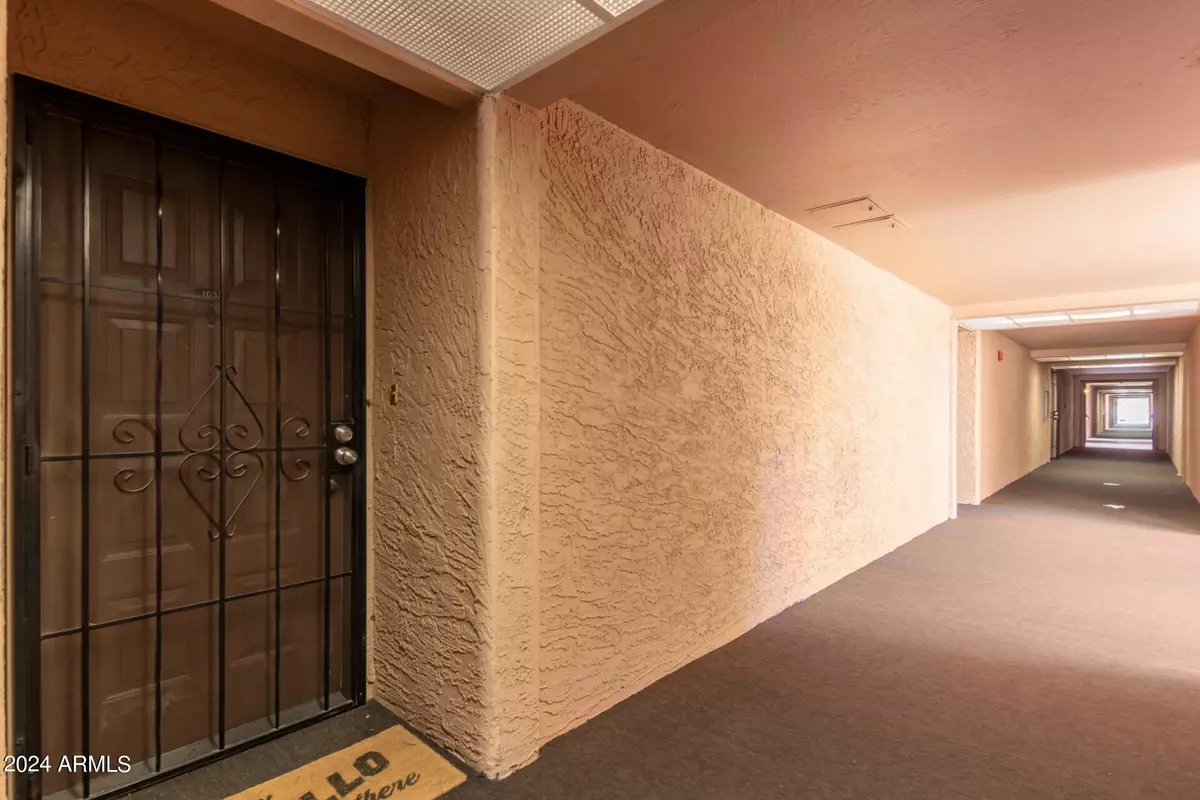 Mesa, AZ 85201,540 N MAY -- #1053