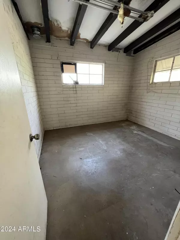 Phoenix, AZ 85020,1211 E HAYWARD Avenue