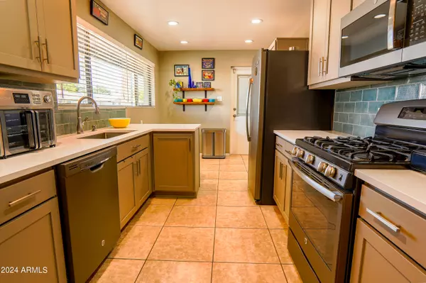 Phoenix, AZ 85015,2102 W ROMA Avenue