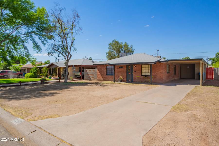 2226 W WHITTON Avenue, Phoenix, AZ 85015