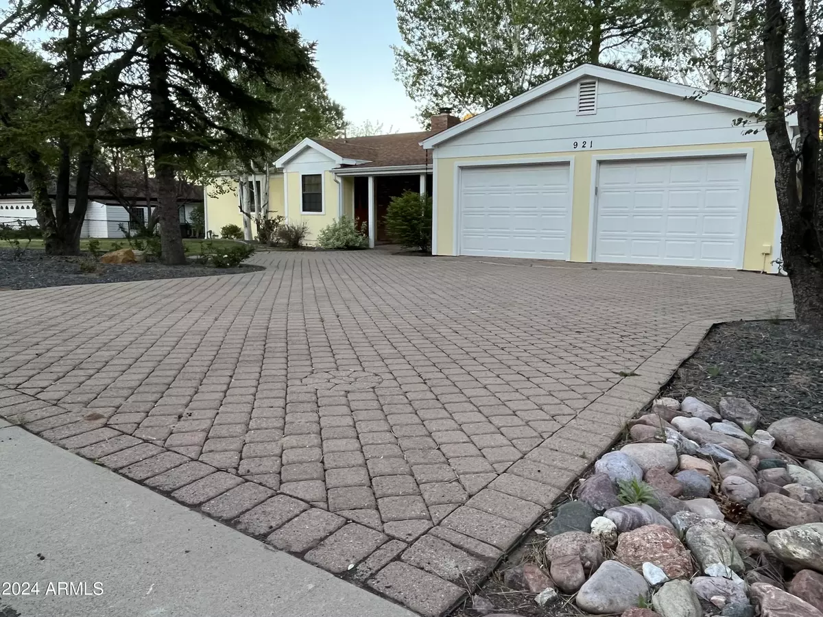 Show Low, AZ 85901,921 FAIRWAY Drive