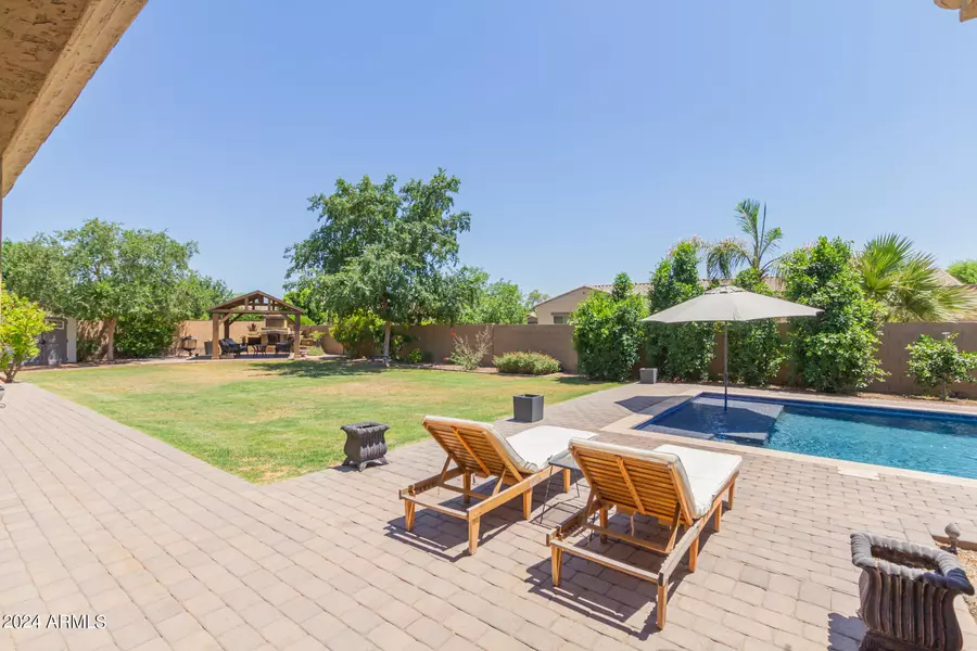 8115 W SAN MIGUEL Avenue, Glendale, AZ 85303