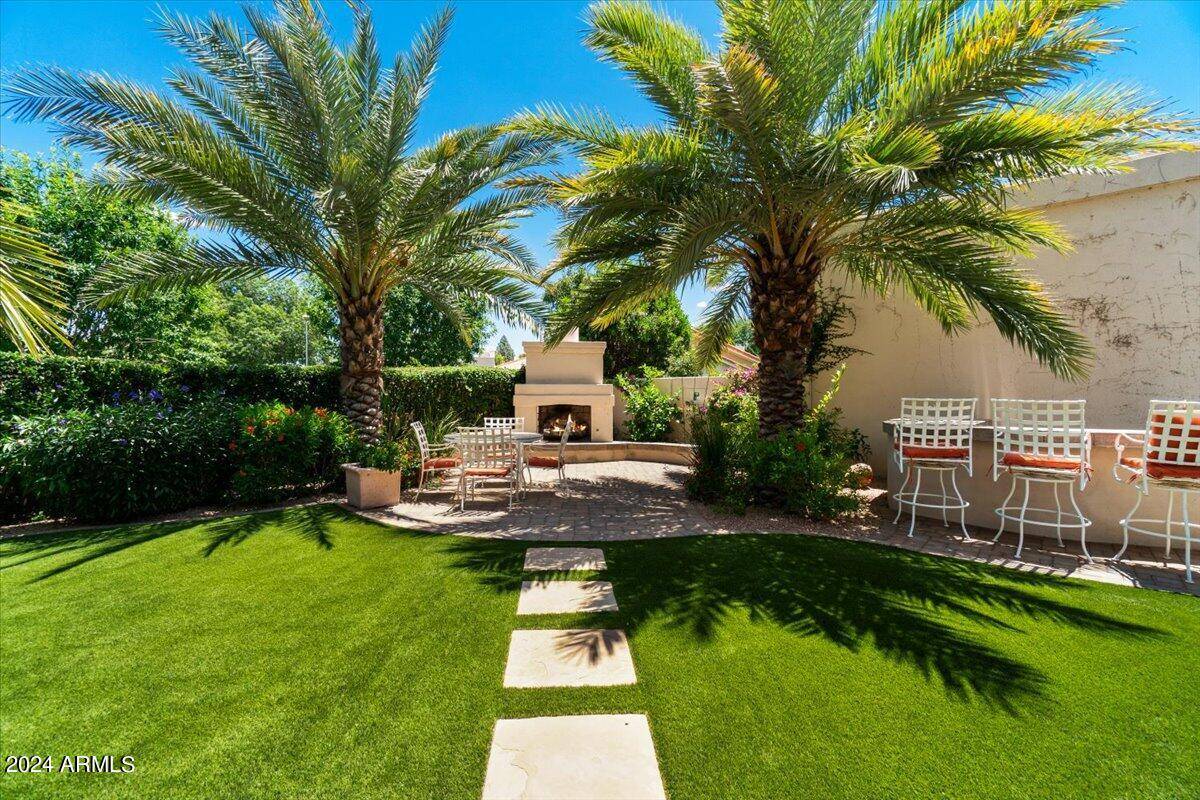 Scottsdale, AZ 85258,7799 E OAKSHORE Drive