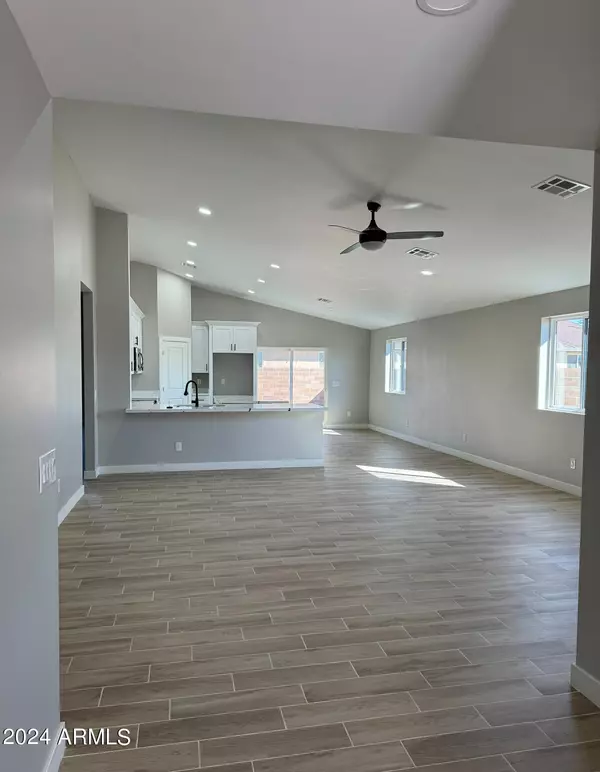 Phoenix, AZ 85040,4805 S 28TH Street