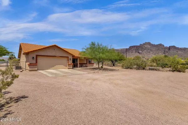 4574 E ROUNDUP Street, Apache Junction, AZ 85119