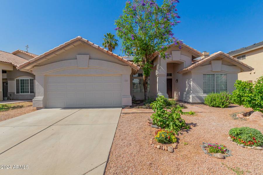 568 W RAWHIDE Avenue, Gilbert, AZ 85233