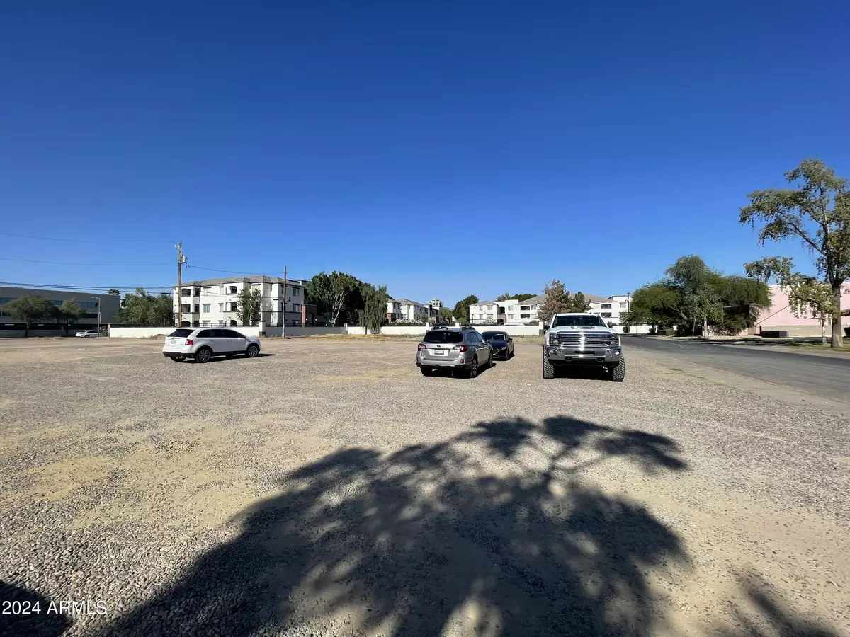 Phoenix, AZ 85012,330 E Flower Street #17