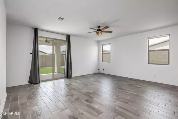 Phoenix, AZ 85043,5747 W Illini Street