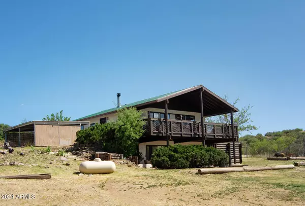 8275 S Iron Springs Road,  Skull Valley,  AZ 86338