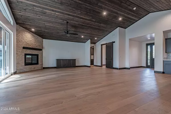 Show Low, AZ 85901,3951 SHAGGY BARK Road